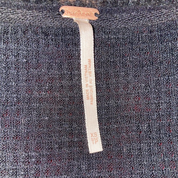 Free People Black Floral Women's Mixed Media Pullover Peasant Blouse Size XS - Picture 6 of 7